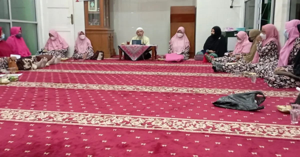 Pengajian ibu2 jama'ah mushola Al Ikhlas RW 22 , Kamis 13 Okt '22 , jam : 19.45 - jam 21.00 . Tempat mushola Al Ikhlas .