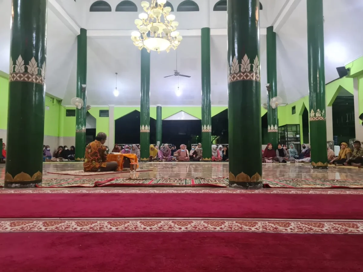 Pengajian rutin malam sabtu  di masjid Nurul Hidayah  kayen  jumat  tgl 14 okt 2022 jam 20.00 sd 21.00