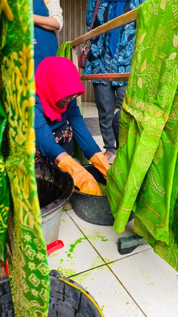 Kegiatan UPPKA Kampung Keluarga Berkualiatas Pelatihan Pembuatan Batik Parijoto Hari ke 2