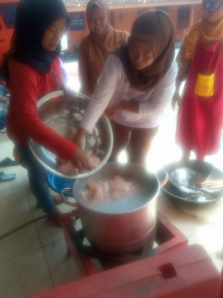 Proses perebusan ayam