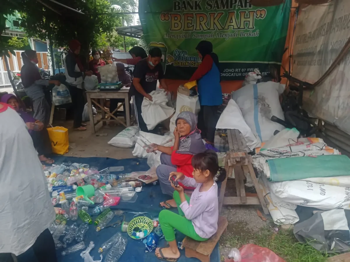 Lapor bund,,,, giat bank sampah berkah RT 07 RW 60 PADUKUHAN JOHO, hari jum at, 20 januari 2023, jam 10.00--12.00wib, tempat dirumah bpk wasidi blok 4 Dan bpk manto blok 2, kegiatan rutin Milah sampah