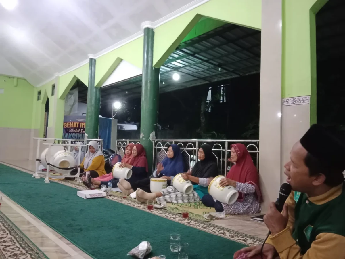 Latihan hadroh Mar ' atus sholikah  kayen senin tgl 6 februari 2023 jam 20.00 sd 22 . 00 di masjid nurul hidayah kayen