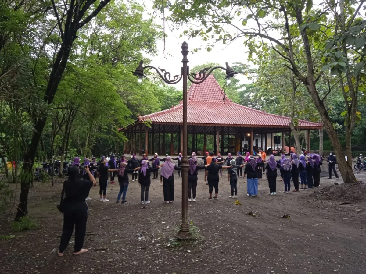 Giat ibu2 kader jumantik Lavender kayen  out bond bersama muda mudi ped kayen   Hari :sabtu   Tgl : 18 februari