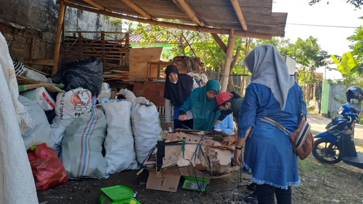 Giat.pagi Bank sampah Padukuhan Manukan ...