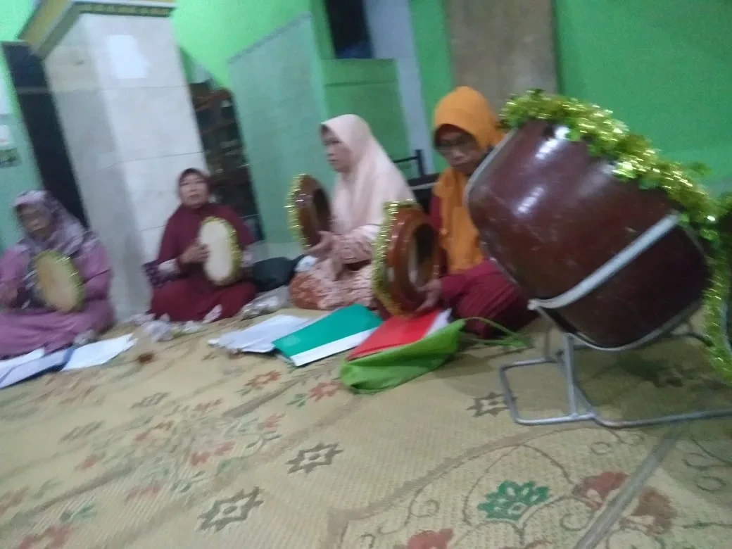 Latihan hadroh Ashyfa Soropadan