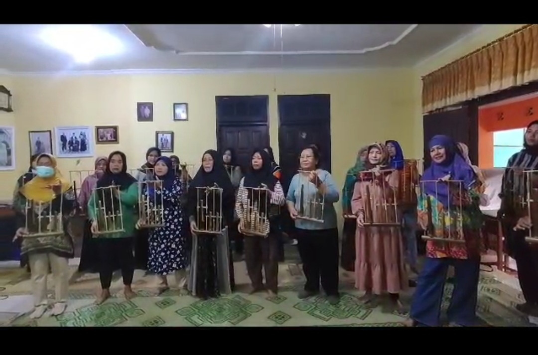 Pertemuan  BKL latihan simulasi dan angklung  tgl 21 November 2023,  tempat:  rumah ibu Dukuh Ngropoh