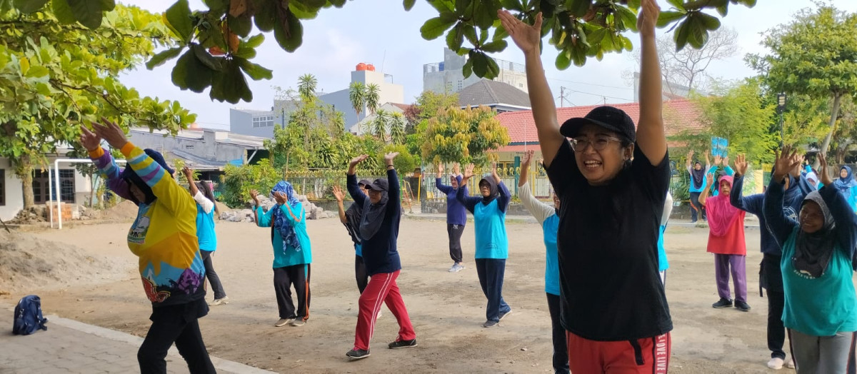 Senam bersama dilaksanakan setiap hari Sabtu . Dg instruktur mbak Mita & bu Sri DI PADUKUHAN NGRINGIN