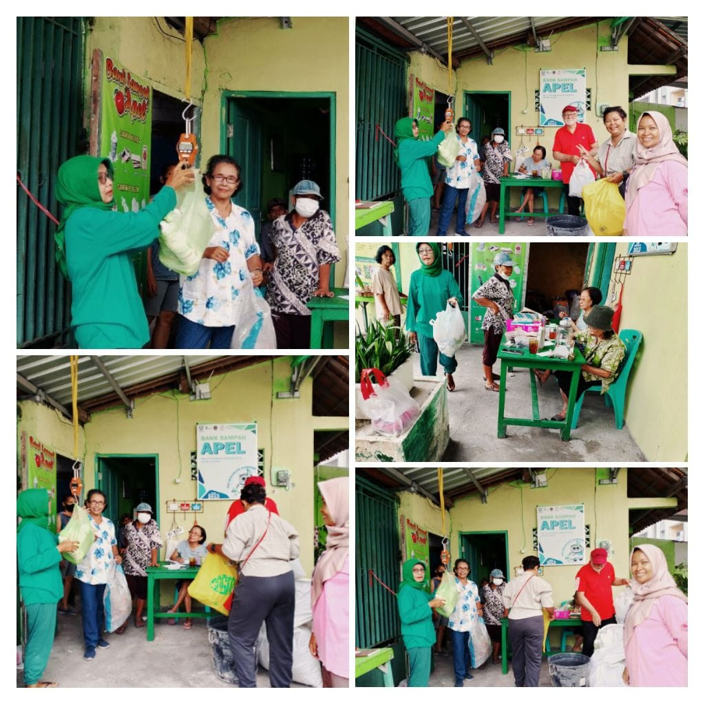 Kegiatan rutin bank sampah apel penimbangan setoran sampah dari para nasabah.