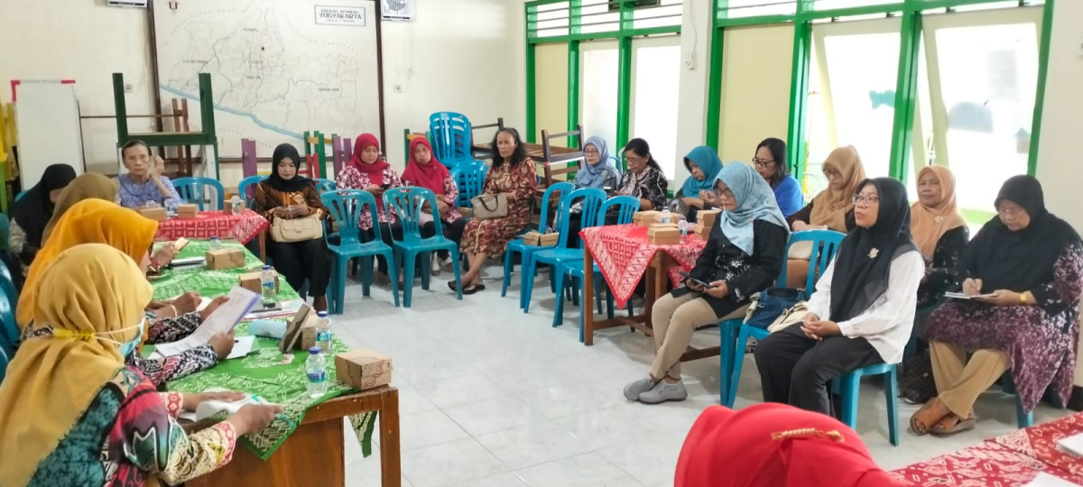 Pertemuan Kelompok PKK RW 22  Padukuhan Ngringin