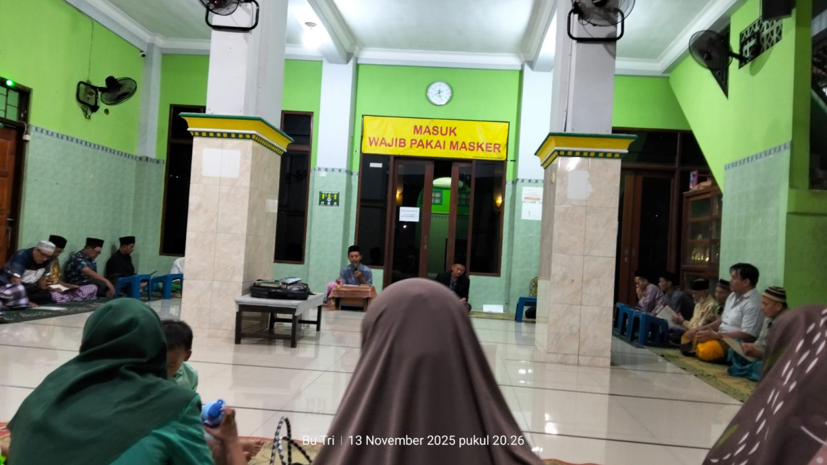 Pada hari kamis tgl 13 -11-2025 jama'ah masjid Ash Shobar mengadakan pembacaan  surat Yasin dan tahlil