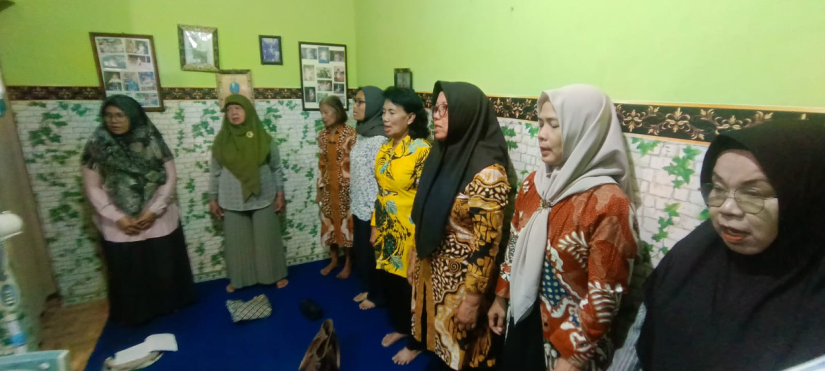 Pertemuan dan Arisan ibu ibu  RW 45 Padukuhan Kayen
