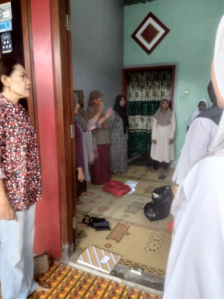 Pertemuan dan Arisan ibu ibu  dawis Cabe RT 08 RW 45 Padukuhan Kayen