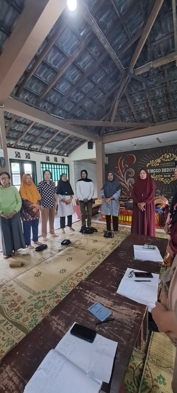 Pertemuan rutin Dasawisma Cempaka.