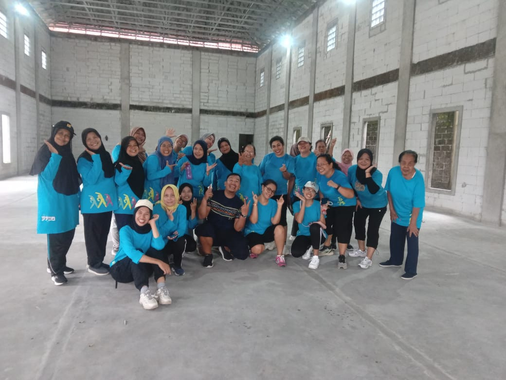 Senam warga RW 01 Tiyasan di Balai Dusun