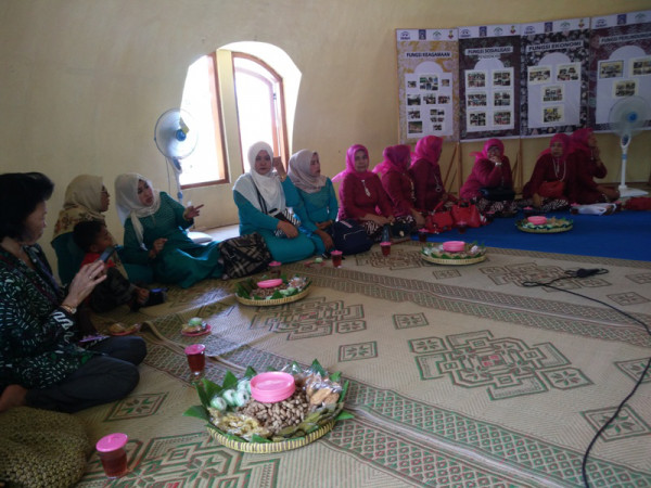 Menerima Kunjungan Studi Banding dari PKK Kecamatan Bayang Sumatera Barat