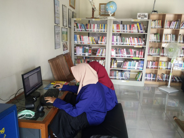Kegiatan KKN UNY Yogyakarta 2019 Entri Data Katalog Perpustakaan Desa Sumberharjo Prambanan Sleman