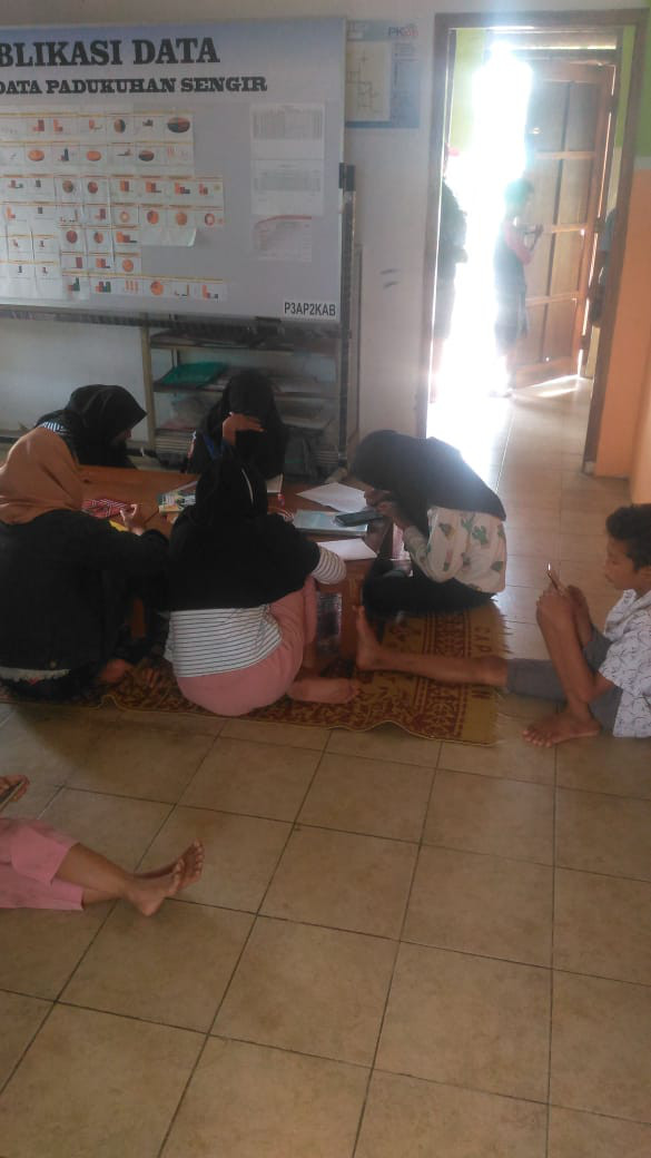 Sekolah Daring di Rumah Dataku Kampung KB Sengir