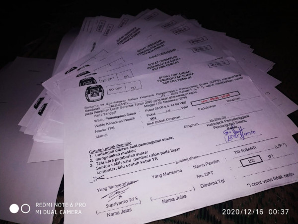 Kampung KB Sengir_Menyiapkan surat undangan pilkades-pilur e voting 2020