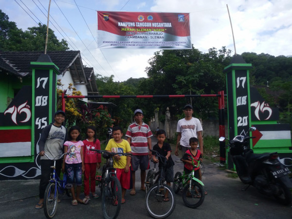 Pemasangan Banner Kampung Tangguh Nusantara 