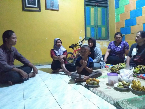 "Tilik" Membesuk Orang Sakit Dusun Sengir