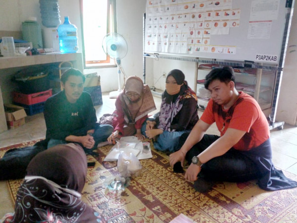 Menerima Mahasiswa UTY Yogyakarta dalam rangka kegiatan Program Bina Desa