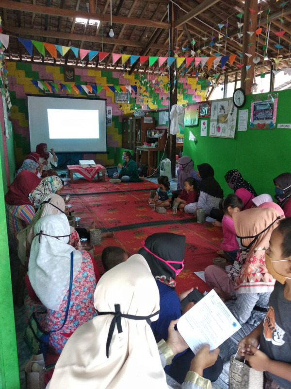 Penyuluhan Parenting KKN UST Yogyakarta 2020 Di Kampung KB Sengir