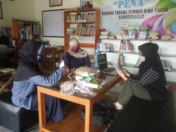 Monitor Kegiatan Perpustakaan Desa Sumberharjo_Kegiatan KKN UST Yogyakarta_UPPKS Bina Karya