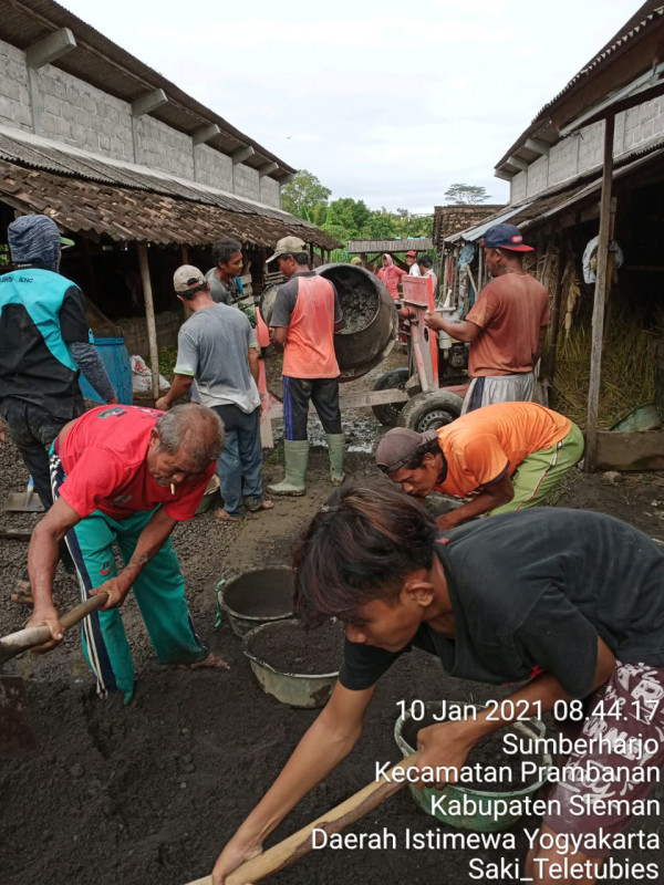 Kampung KB Sengir_Kegiatan Warga Dusun Sengir_Gotong Royong Cor Jalan Kandang Kelompok