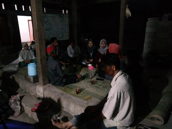 Kampung KB Sengir_Kegiatan Warga Dusun Sengir_Menerima Sumbangan Uang Untuk Dropping Air Bersih dari Pemuda-Pemudi Ledoksari Prambanan Sleman