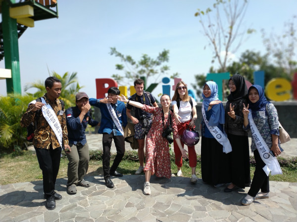 Kampung KB Sengir_Duta Genre DIY 2019_Kegiatan Session 2 Bakti Duta Genre DIY 2019 di Kampung KB Dusun Sengir_Berkunjung di Wisata Bukit Teletubbies Sengir