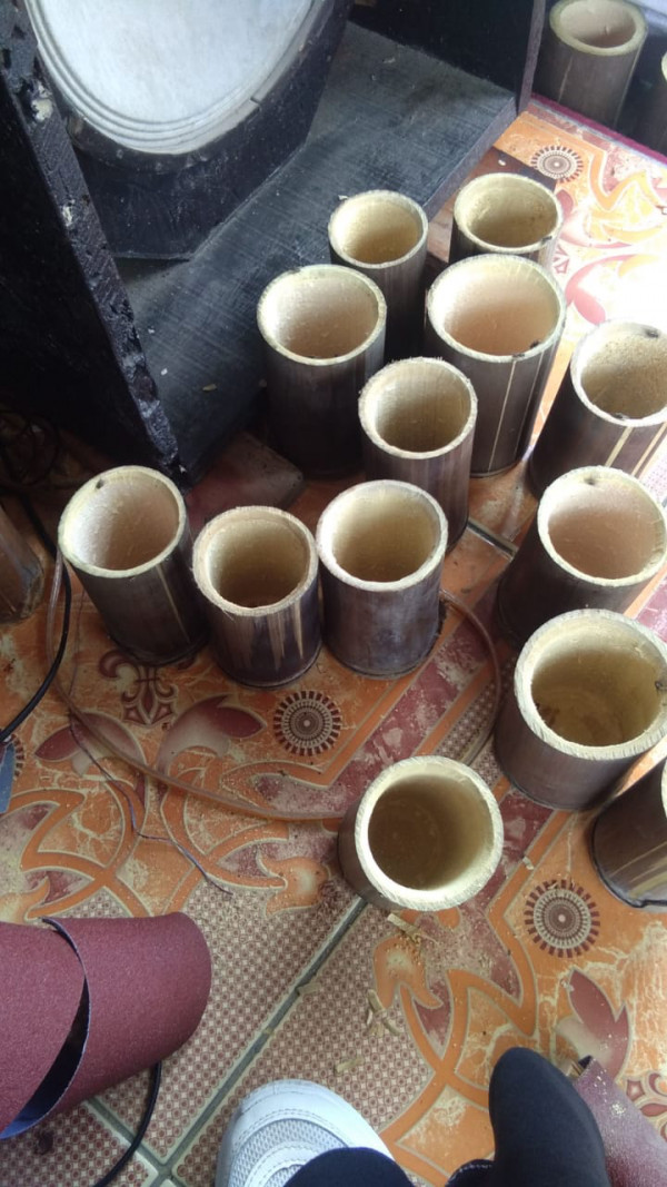 Kampung KB Sengir_Wisata Bukit Teletubbies Sengir_Persiapan Membuat Gelas Bambu Cafe NKRI Bumbung Wulung