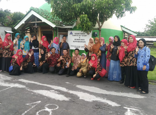 Kampung KB Sengir_Menerima Kunjungan Tim Studi Komparasi DINAS PEMBERDAYAAN MASYARAKAT DAN DESA, PENGENDALIAN PENDUDUK DAN KELUARGA BERENCANA Kecamatan Bayang, Kabupaten Pesisir Selatan, Sumatera Barat