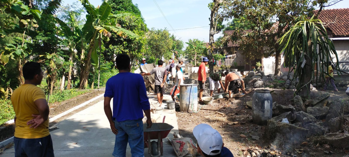 Kampung KB Sumberharjo Prambanan_Perbaikan jalan padukuhan dinginan_seksi lingkungan