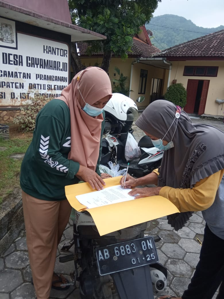 Penandatanganan Surat Pernyataan Penerimaan Pulsa TPK