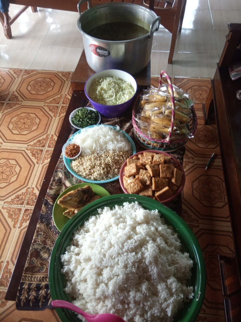 DASHAT (Dapur Sehat Atasi Stunting) berupa pemberian PMT kpd balita di Posyandu Pepaya, Padukuhan Kalinongko Lor