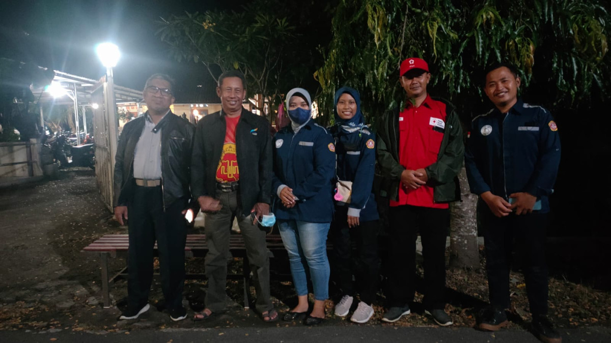 karang taruna bersama perangkat kalurahan dan staf kapanewon Prambanan