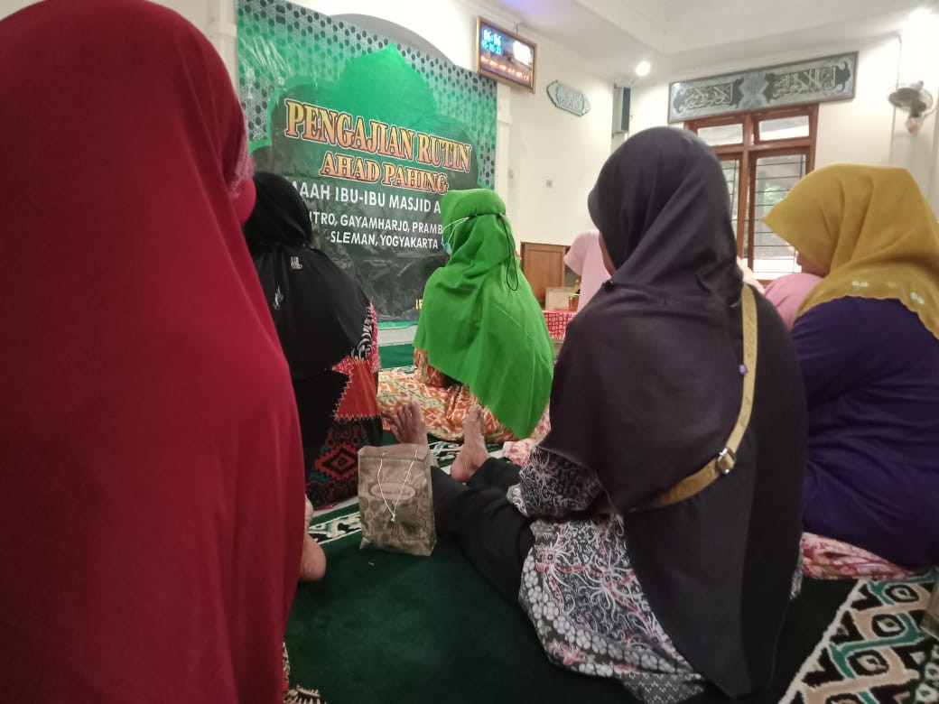 Pengajian Minggu Pagi Ibu-Ibu Jamaah Masjid Al Fatah Padukuhan Jontro
