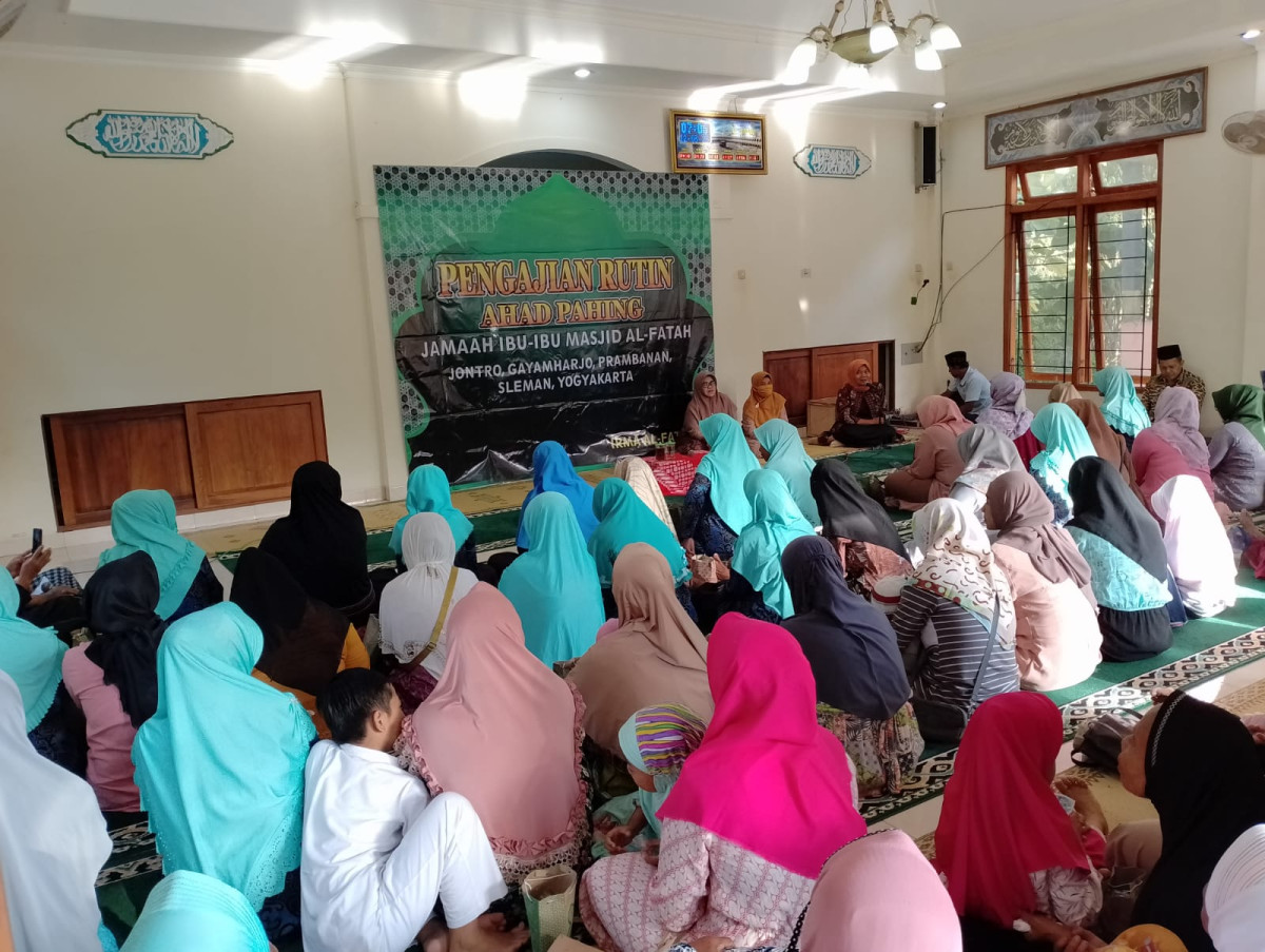 Pengajian Minggu Pagi Ibu-Ibu Jamaah Masjid Al Fatah Jontro