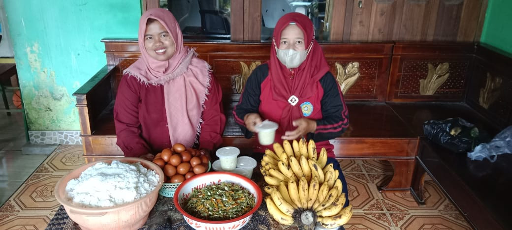 DASHAT (Dapur Sehat Atasi Stunting) berupa pemberian PMT kpd balita di Posyandu Pepaya, Padukuhan Kalinongko Lor