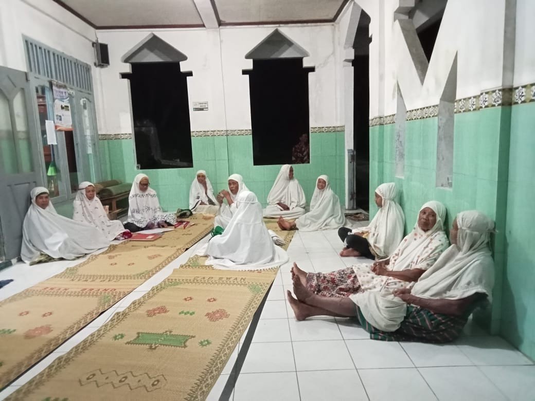 pengajian ibu ibu Masjid Saad Bin Waqos Parangan Padukuhan Gayam
