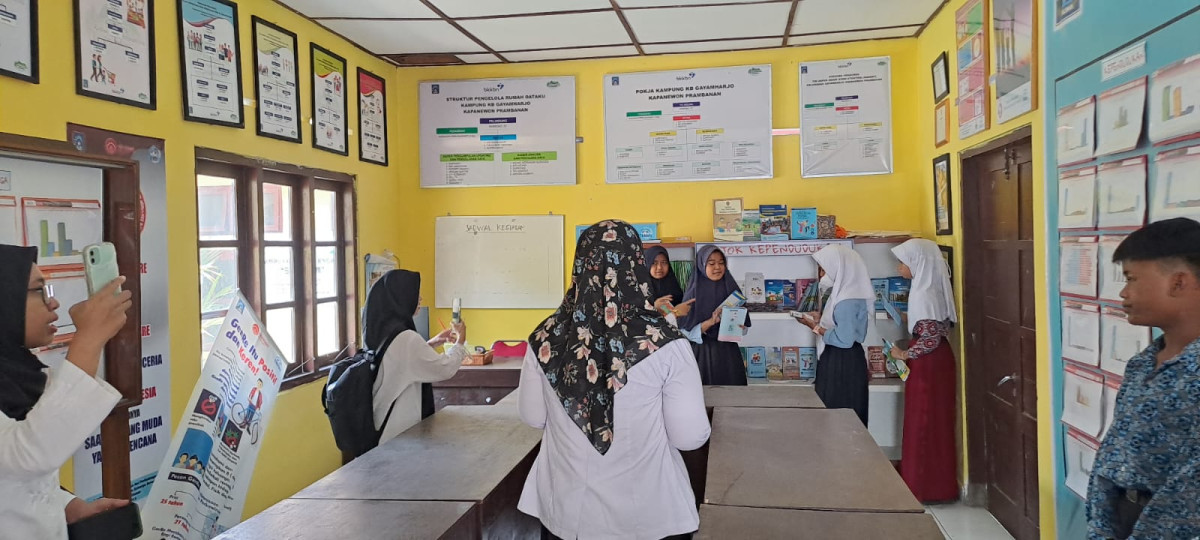 Kunjungan Siswa SMP N 3 Prambanan ke Rumah Data Kependudukan Kalurahan Gayamharjo