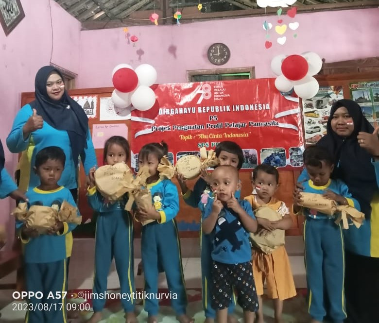 Pembagian Hadiah omba anak PAUD dan Wali murid SPS Pisang Kalinongko Kidul