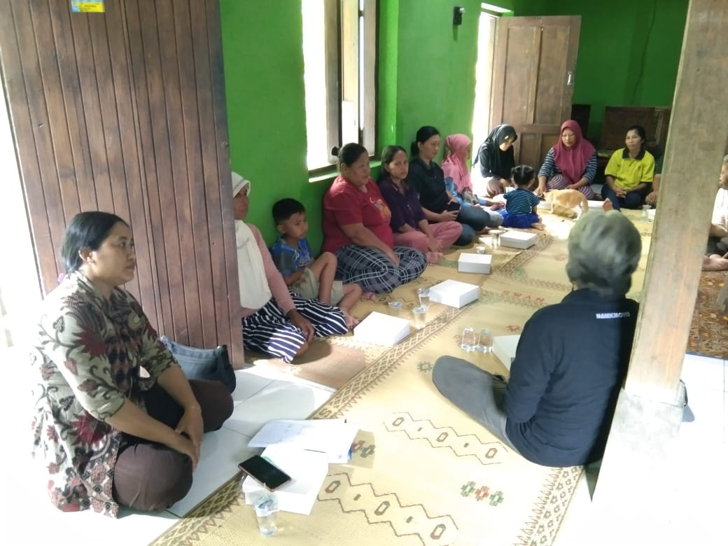 Pertemuan ibu ibu Kelompok Sendang Sembada Padukuhan Jali