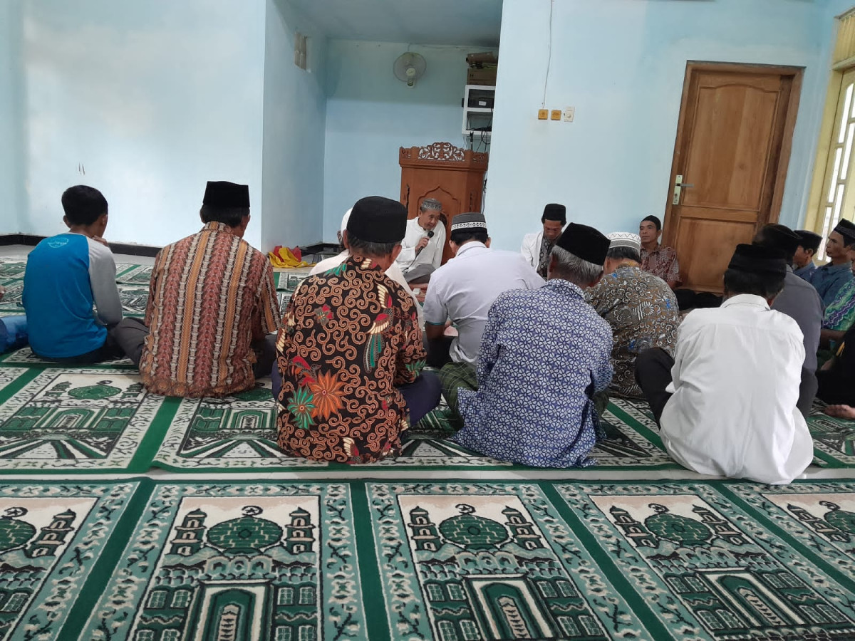 Kegiatan pengajian minggu pagi di masjid watugudek kalinongko kidul