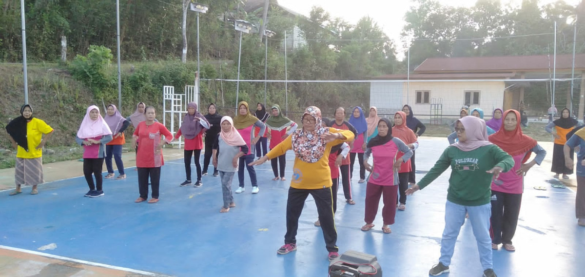 Senam lansia dusun Lemahbang gayamharjo