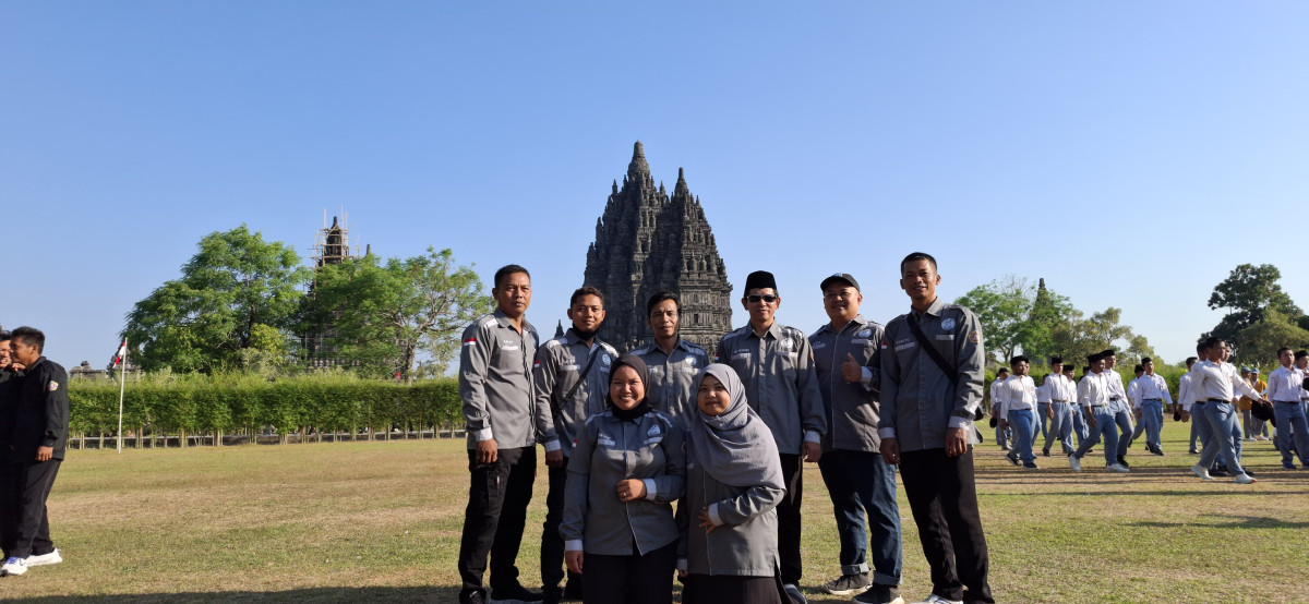 Karang Taruna mengikuti Upacara HUT RI di Lapangan Shiwa TWC Prambanan