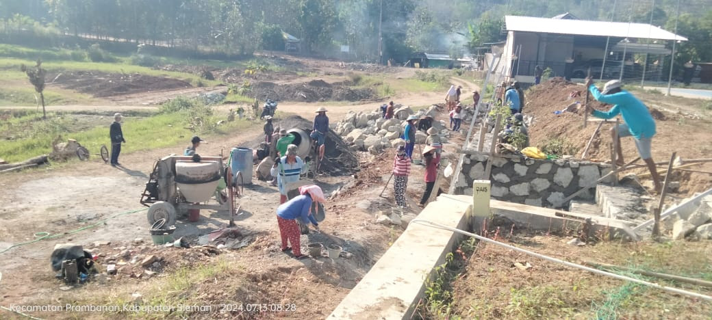 Kegiatan padat karya dusun Lemahbang