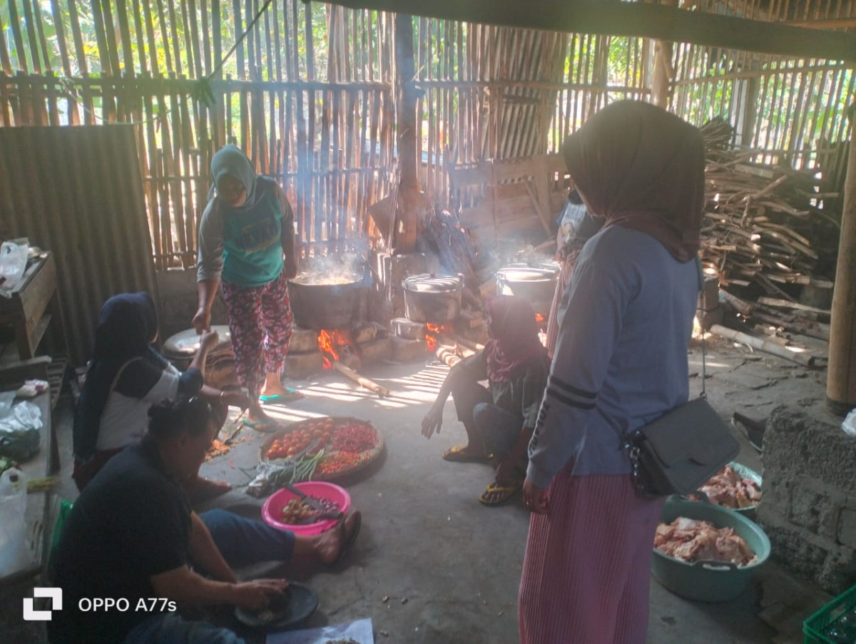 Kegiatan masak bersama warga dusun kalinongko kidul