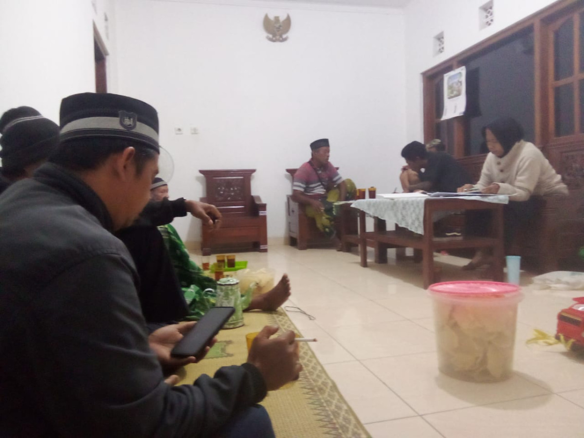 kegiatan arisan batik padukuhan nawung