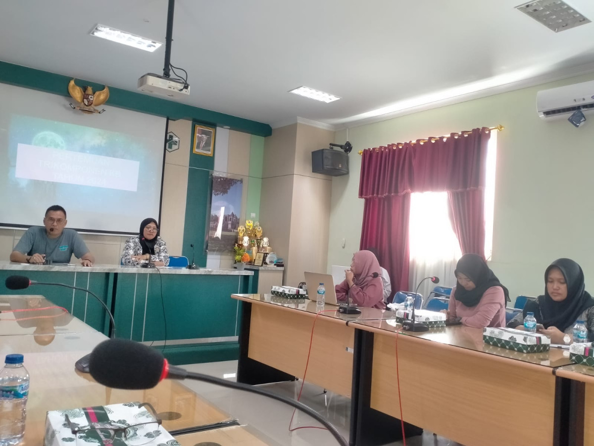 Pertemuan Tri Komponen KB di Aula Puskesmas Prambanan